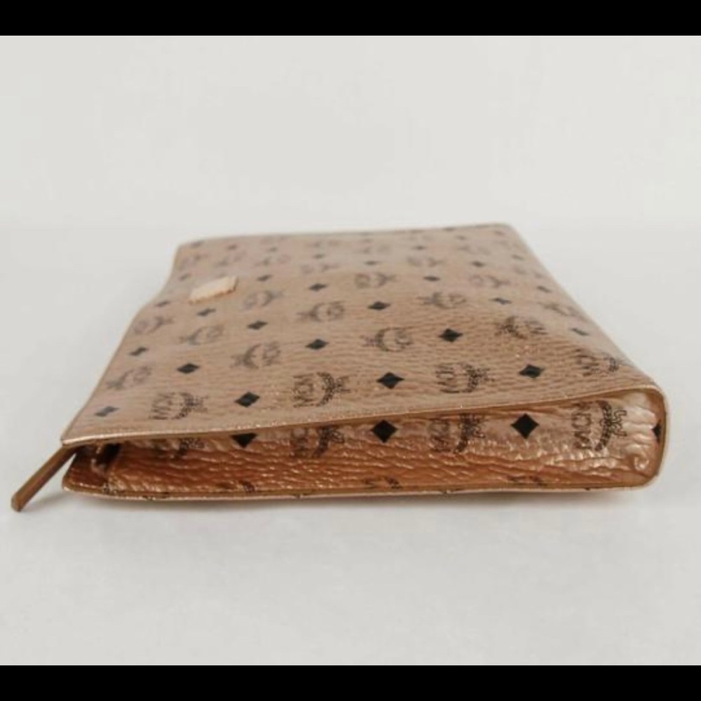 🔥SOLD🔥MCM Large Champagne Gold Clutch Pouch - Picture 3 of 6